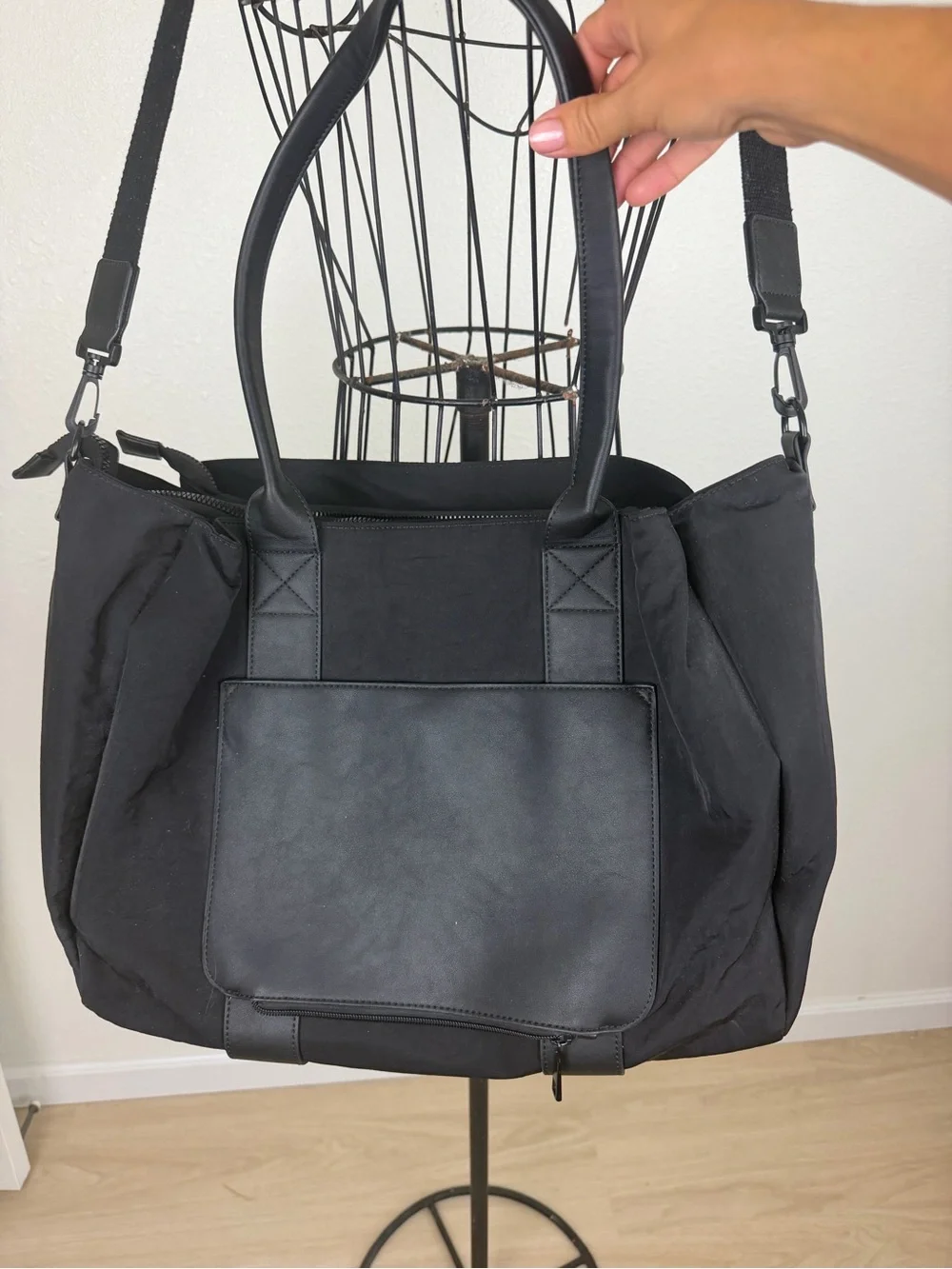 POPPY & PEONIES Black Daily Tote Carry On Travel Bag Large